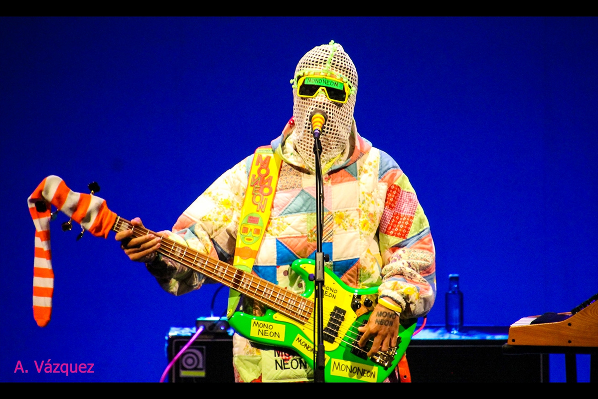 Mono_Neon_FestivalGuitarraCordoba_2026_01