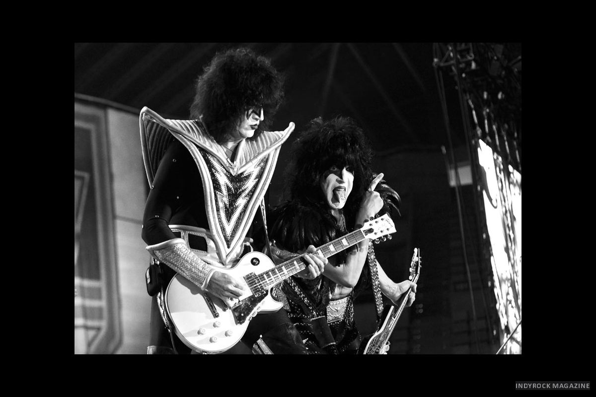 kiss-1