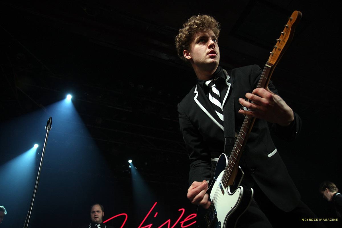 thehives08-12