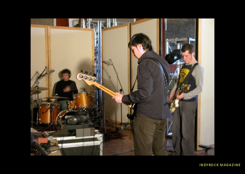 NIños Mutantes, Clip 'Por qué siempre quieres más', IndyRock 2004